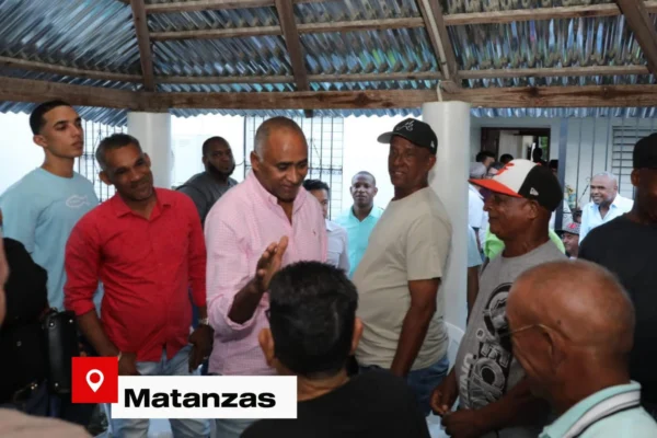 Senador Julito Fulcar encabeza amplia jornada de consulta con las bases del PRM en Peravia