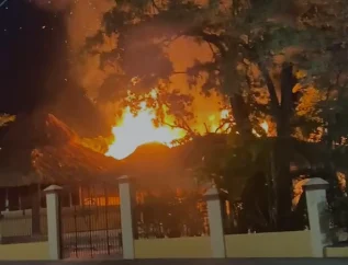 Incendio consume parcialmente nuevo restaurant Las Dunas