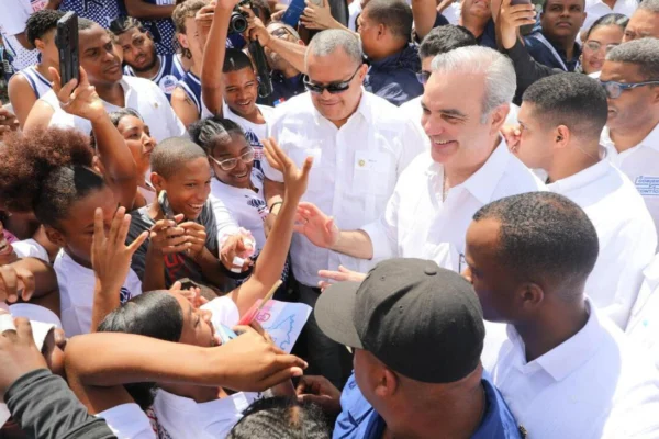 Luis Abinader retoma su agenda de trabajo en RD tras viaje oficial a Roma